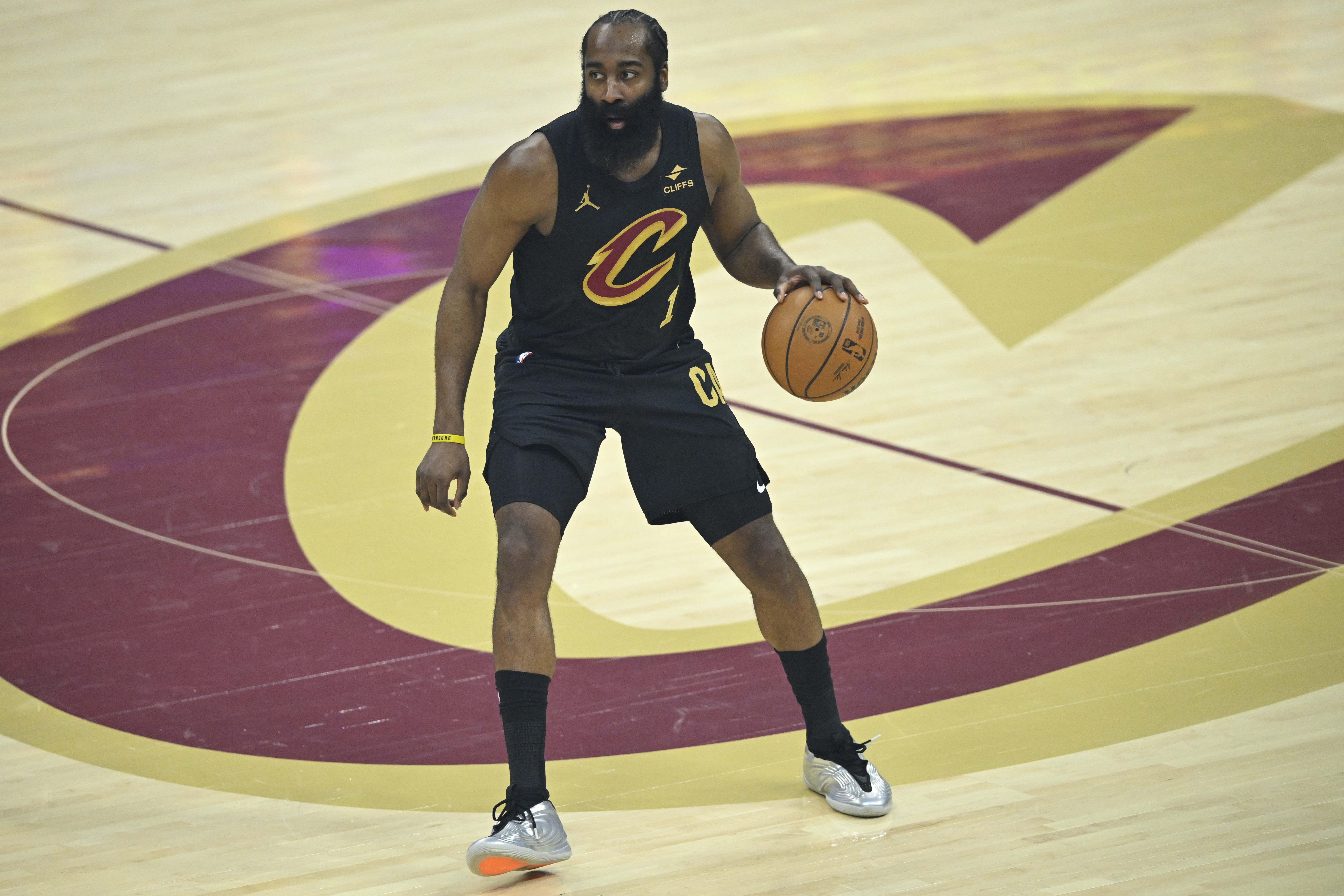 官方网站-泰森：哈登就是即插即用 我们的工作就是围绕他的打法进行调整