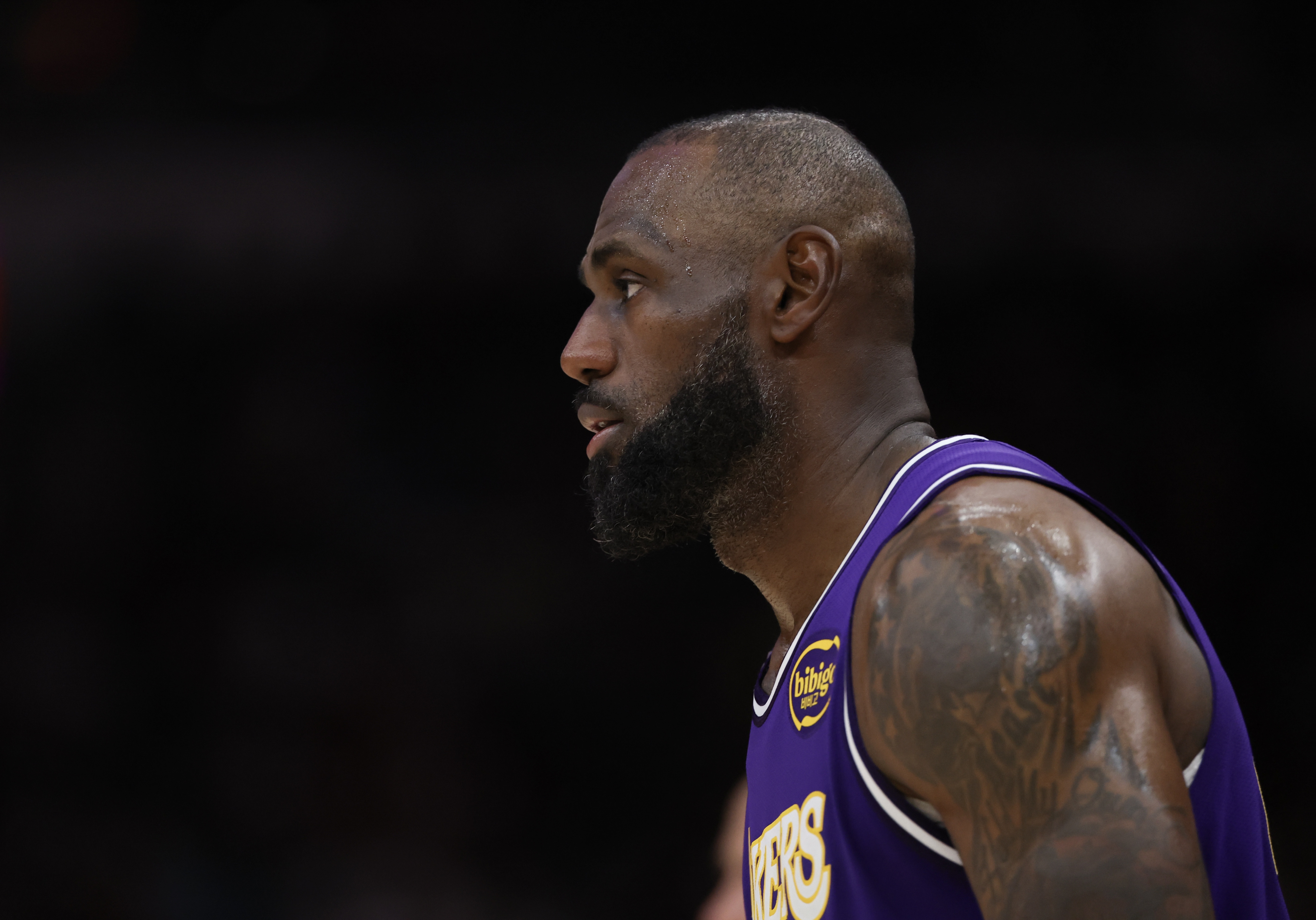 阿特金森：面对换防我们通常能让莫布里惩罚 但詹姆斯单防防住了